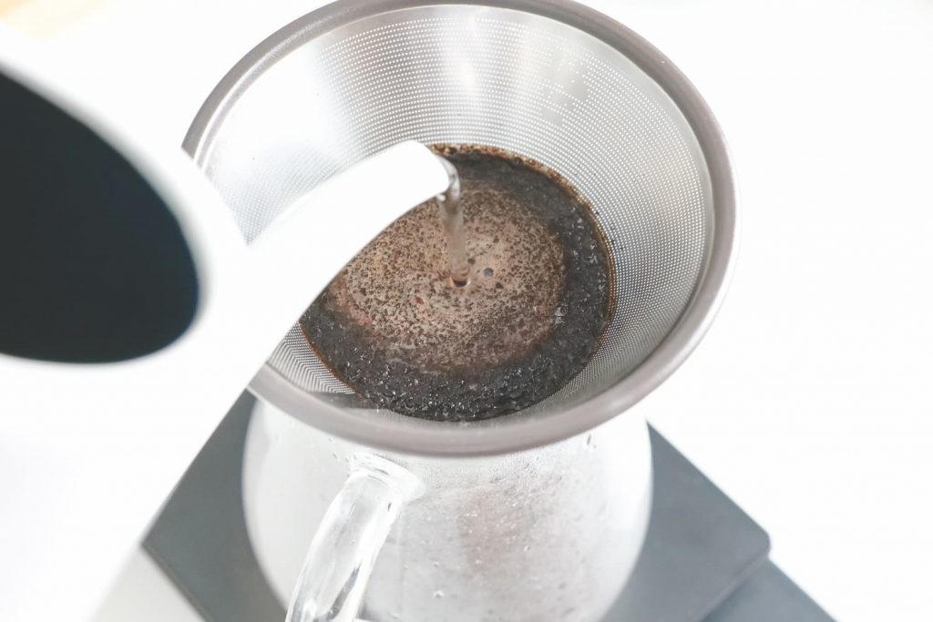 variaグラインダーで挽いたコーヒー粉でハンドドリップ (2)